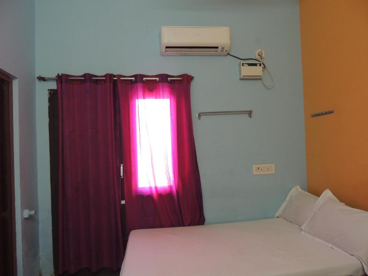 Radha Party Hall กาญจีปุรัม ภายนอก รูปภาพ