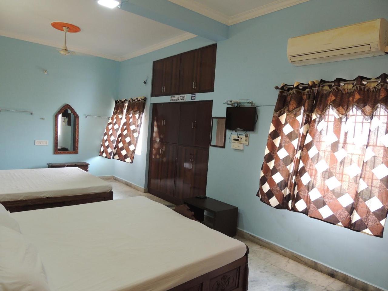 Radha Party Hall กาญจีปุรัม ภายนอก รูปภาพ